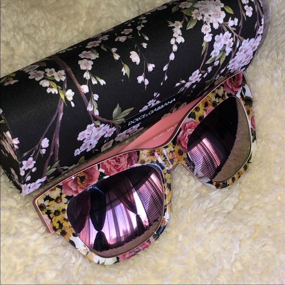 🌸Dolce & Gabbana women’s sunglasses🌸
